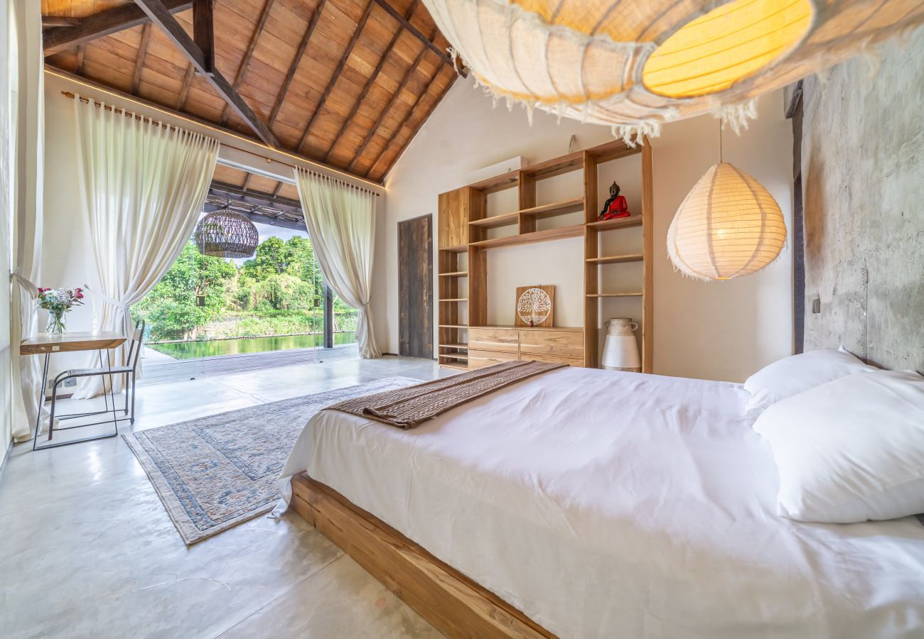 Villa in Tabanan - Villa Gaia - Enormous 2BR Villa with Big Garden & Modern Design