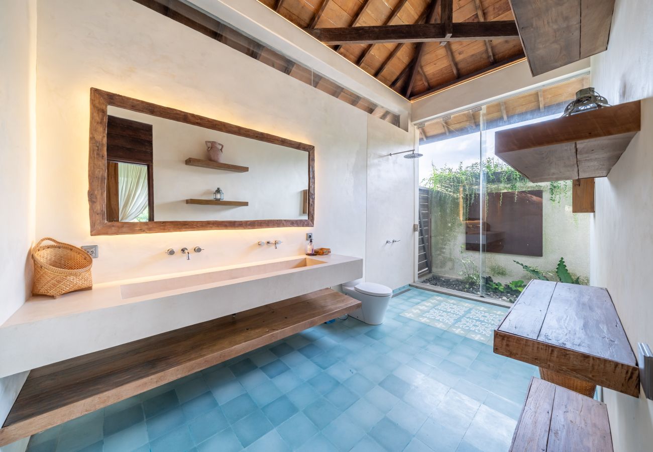Villa in Tabanan - Villa Gaia - Enormous 2BR Villa with Big Garden & Modern Design