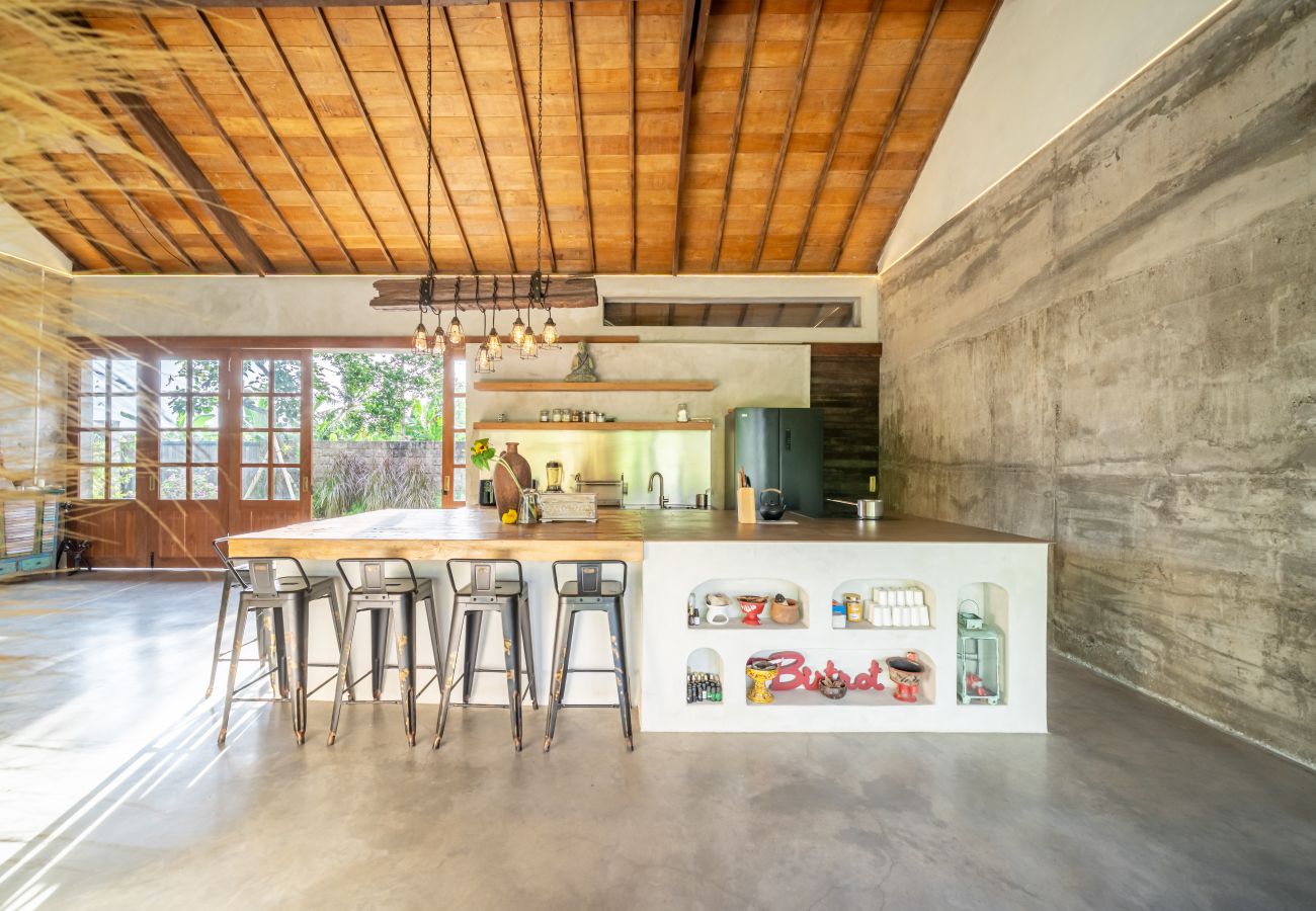 Villa in Tabanan - Villa Gaia - Enormous 2BR Villa with Big Garden & Modern Design