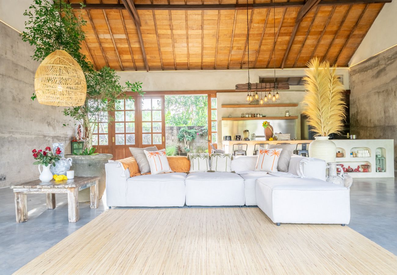 Villa in Tabanan - Villa Gaia - Enormous 2BR Villa with Big Garden & Modern Design