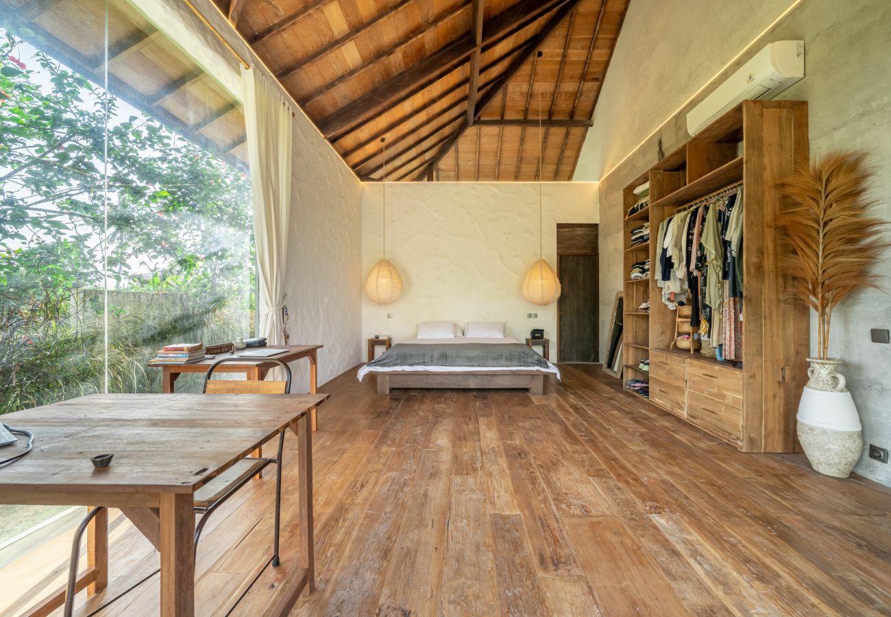 Villa in Tabanan - Villa Gaia - Enormous 2BR Villa with Big Garden & Modern Design