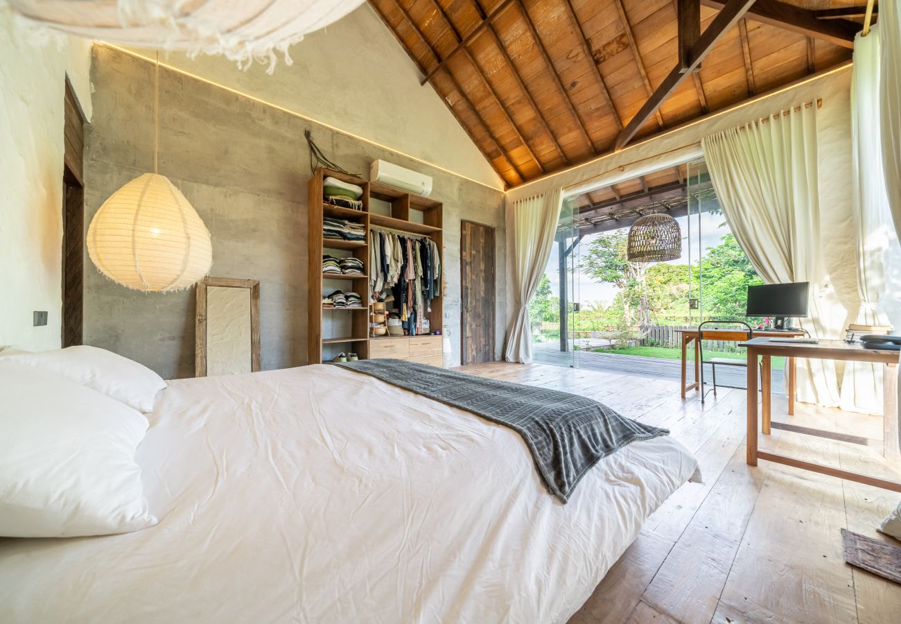 Villa in Tabanan - Villa Gaia - Enormous 2BR Villa with Big Garden & Modern Design