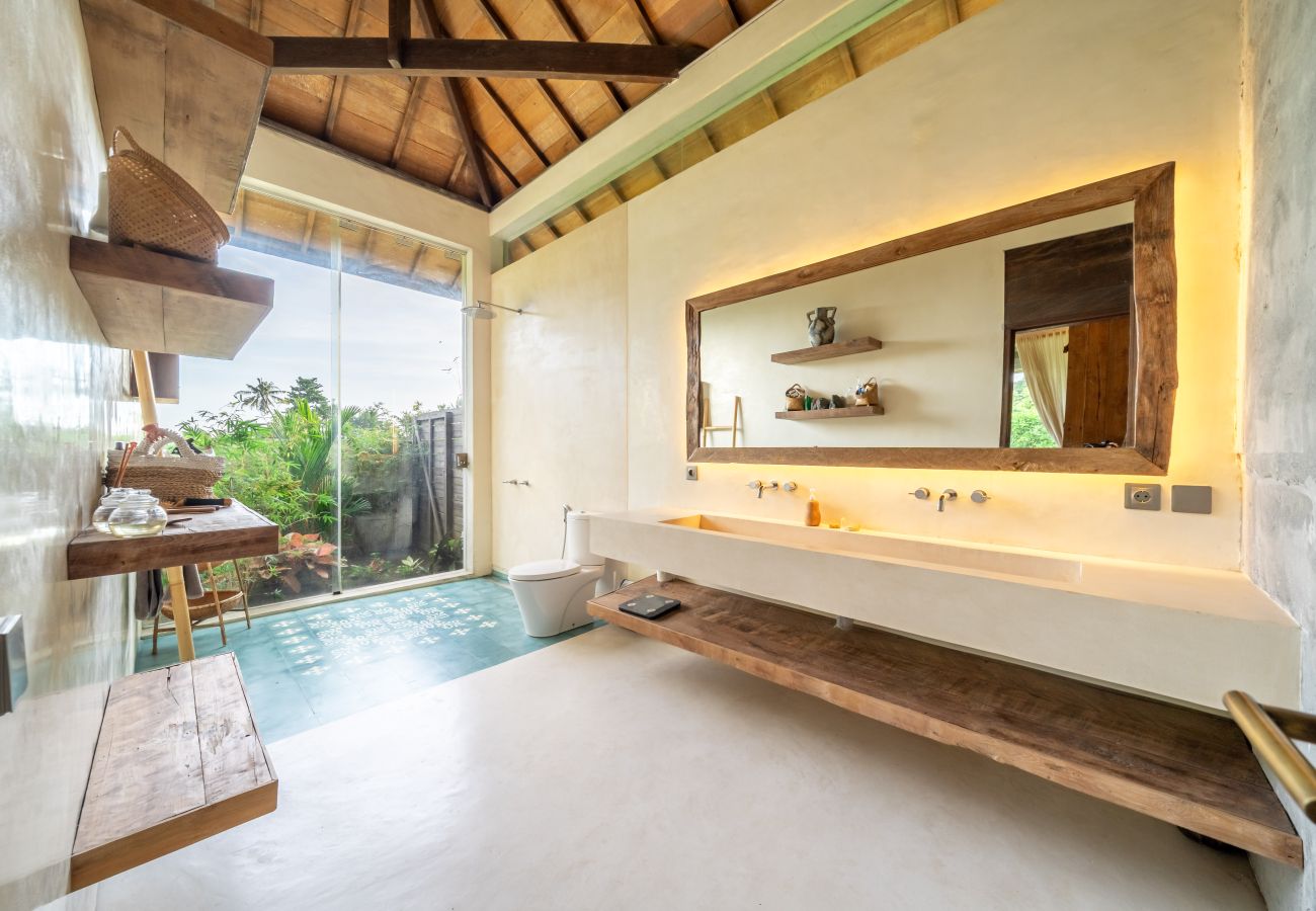 Villa in Tabanan - Villa Gaia - Enormous 2BR Villa with Big Garden & Modern Design