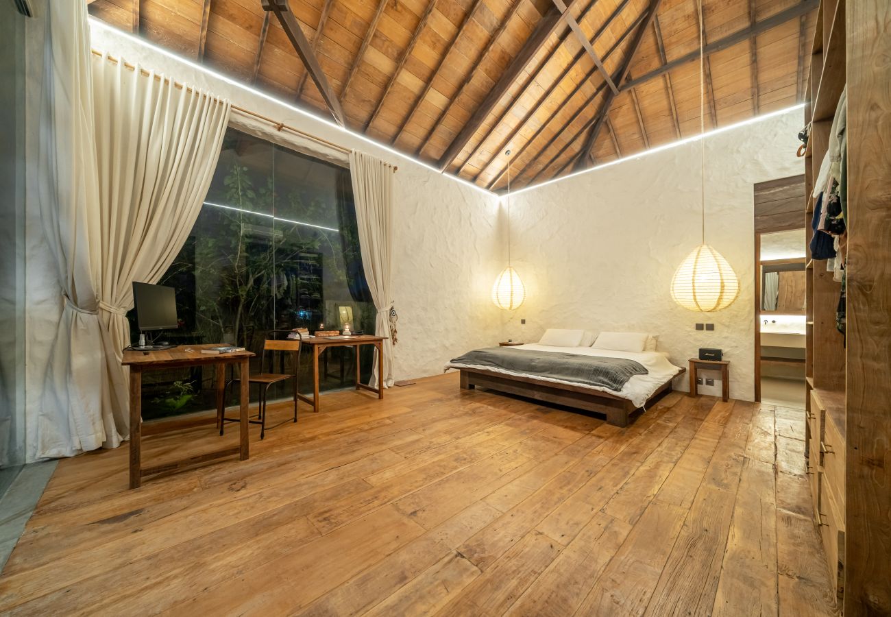 Villa in Tabanan - Villa Gaia - Enormous 2BR Villa with Big Garden & Modern Design