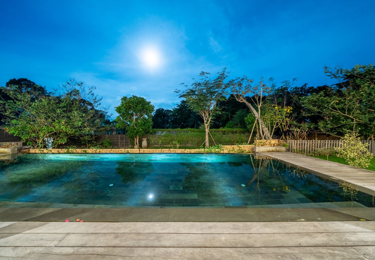 Villa in Tabanan - Villa Gaia - Enormous 2BR Villa with Big Garden & Modern Design