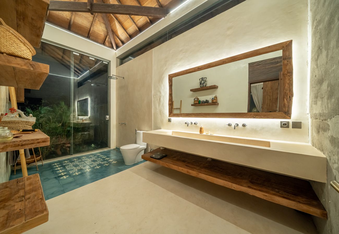 Villa in Tabanan - Villa Gaia - Enormous 2BR Villa with Big Garden & Modern Design