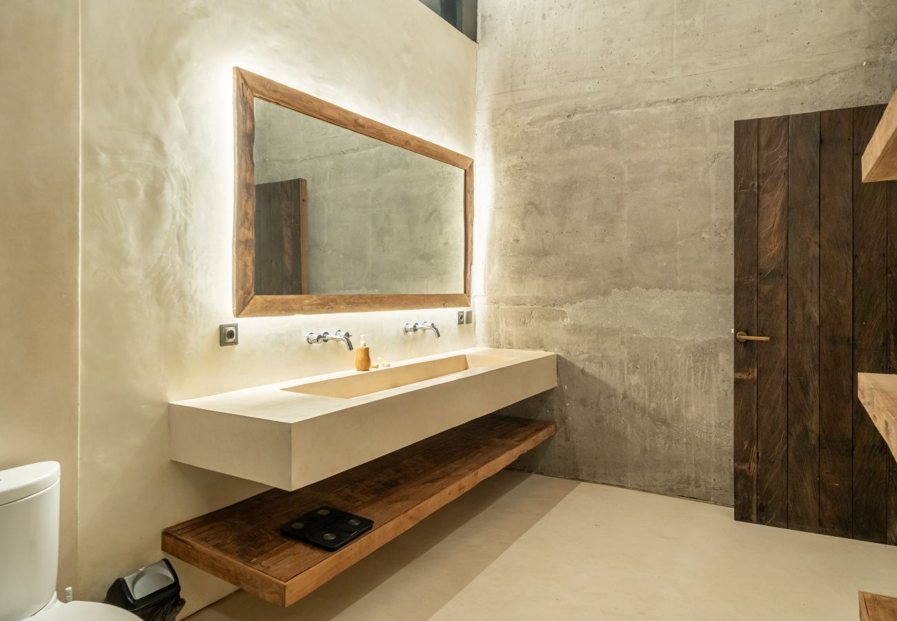 Villa in Tabanan - Villa Gaia - Enormous 2BR Villa with Big Garden & Modern Design